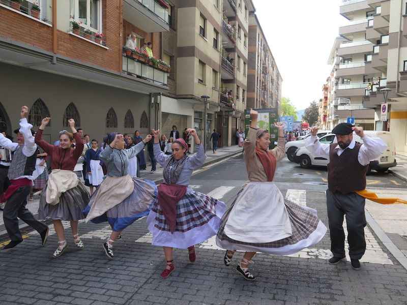 El desfile de la Euskal Jaia de Urretxu, en imágenes