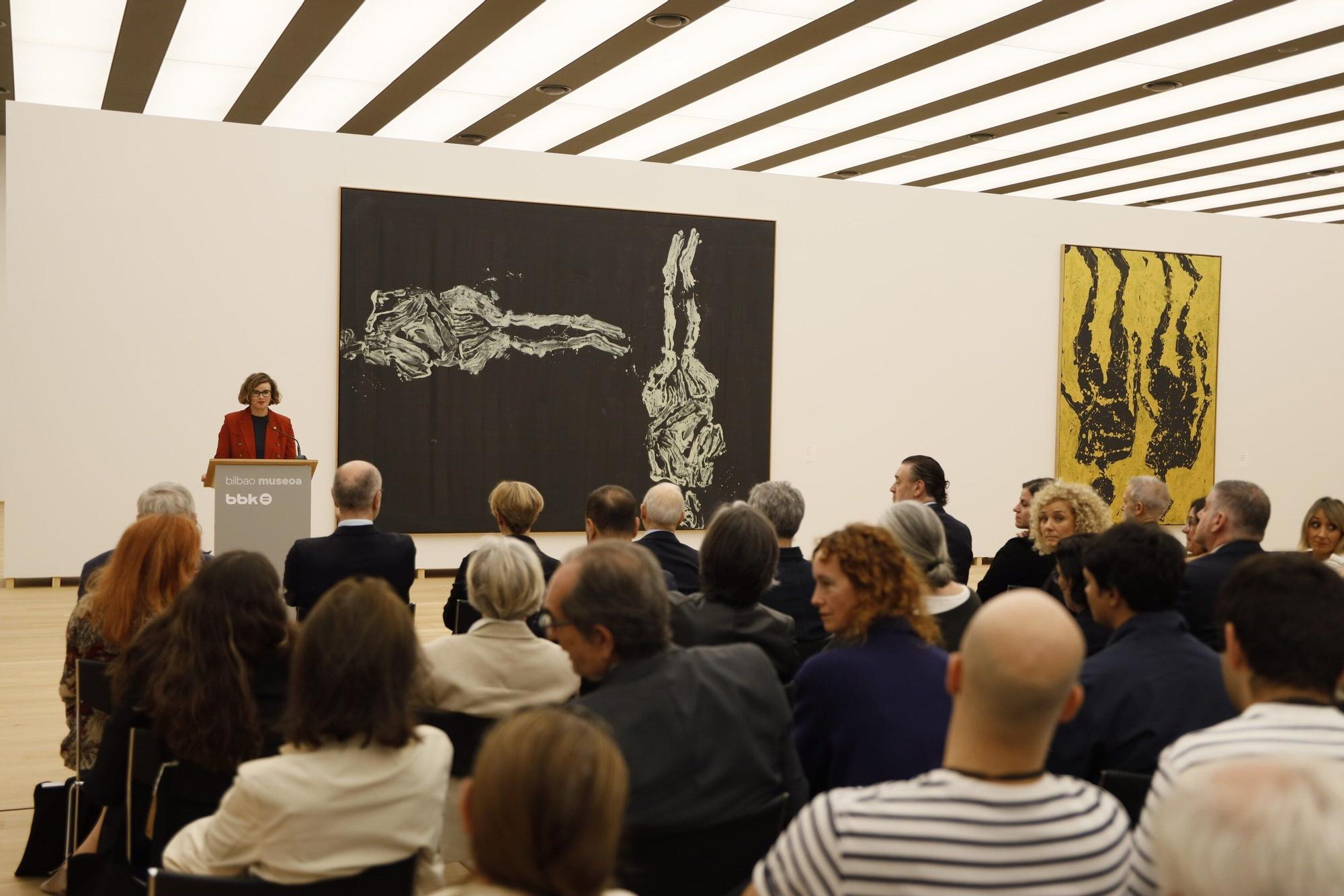 El edificio moderno del Bellas Artes reabre con Baselitz, el artista que decidió pintar el mundo al revés
