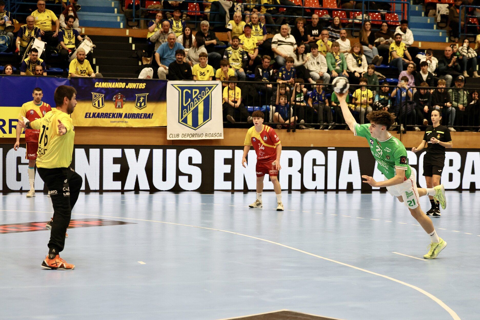 Gran victoria de un Bidasoa vestido de llamativo verde ante el Atlético Valladolid