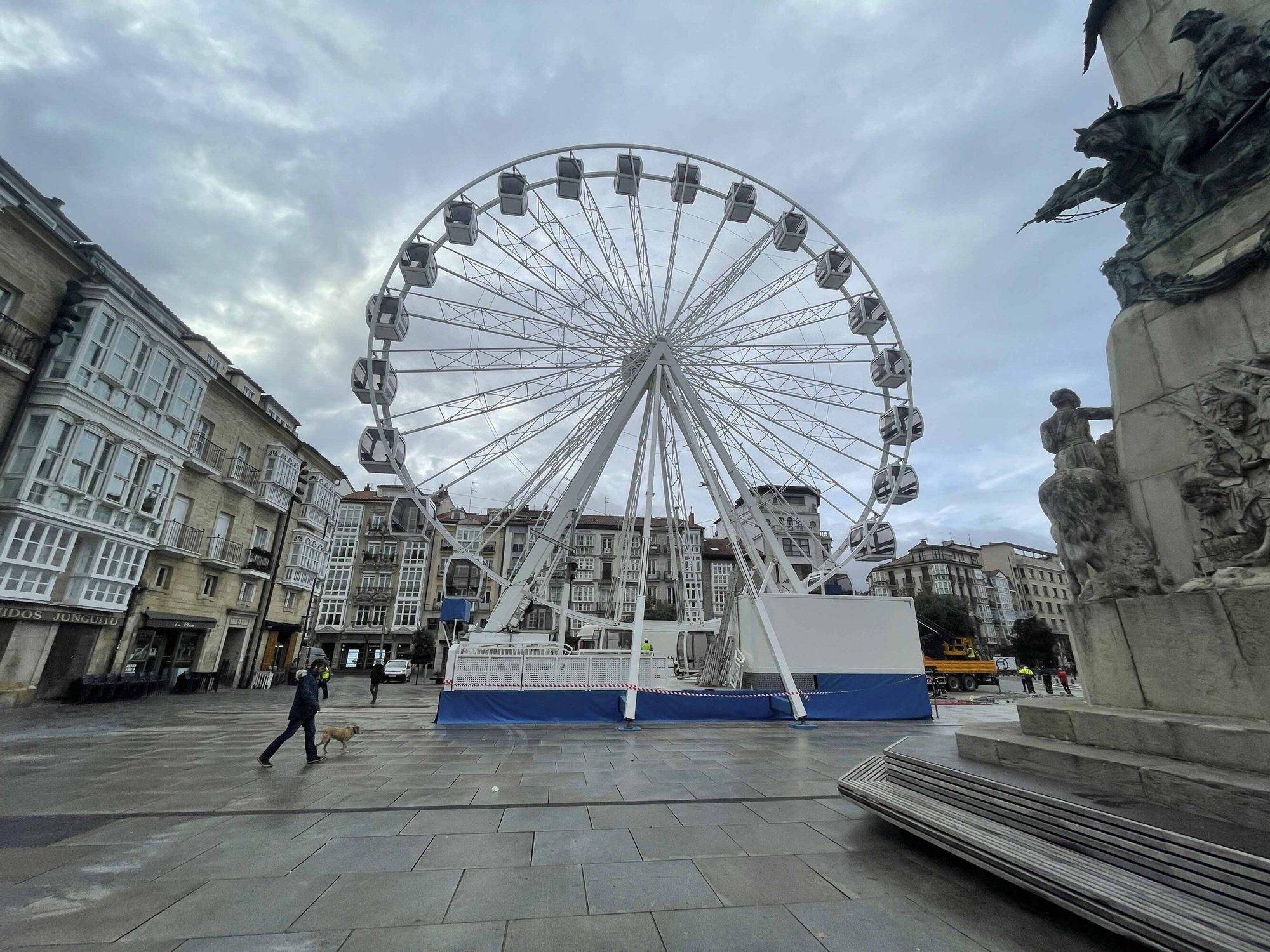 Una noria gigante en la plza de la Virgen Blanca es el principal reclamos navideño de este año en Vitoria