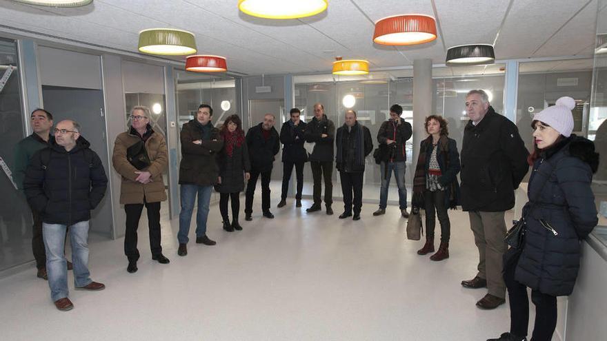 Urbanismo visita la intervención que ha ampliado la edificación de la escuela infantil Haurtzaro.
