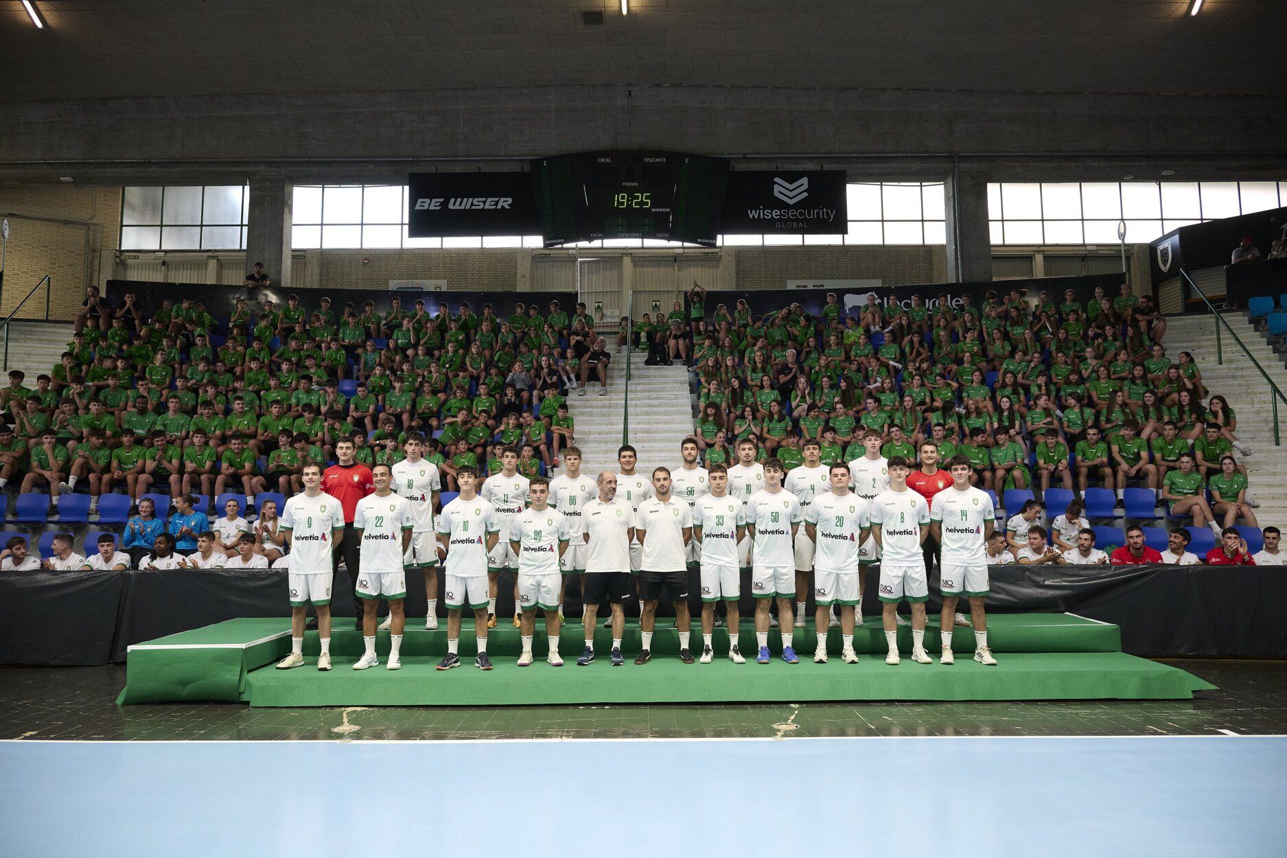 Fotos de la presentación de los equipos de Anaitasuna de balonmano