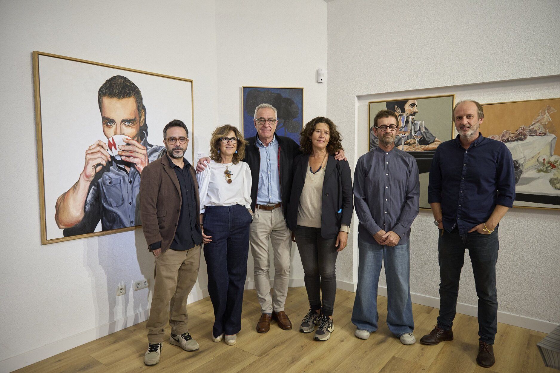 Fotos de la inauguración de la exposición colectiva de Lab&amp;, en la que se presenta el trabajo de seis creadoras/es