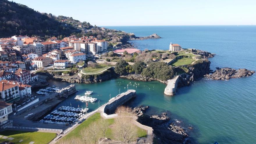 Mundaka busca en la mirada de su gente las imágenes del próximo calendario municipal