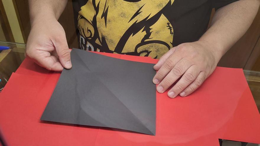 Así se empieza un toro de papel