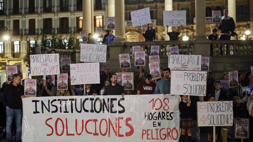 Protesta de los afectados de Maristas: "Nos encontramos en una situación de total parálisis"