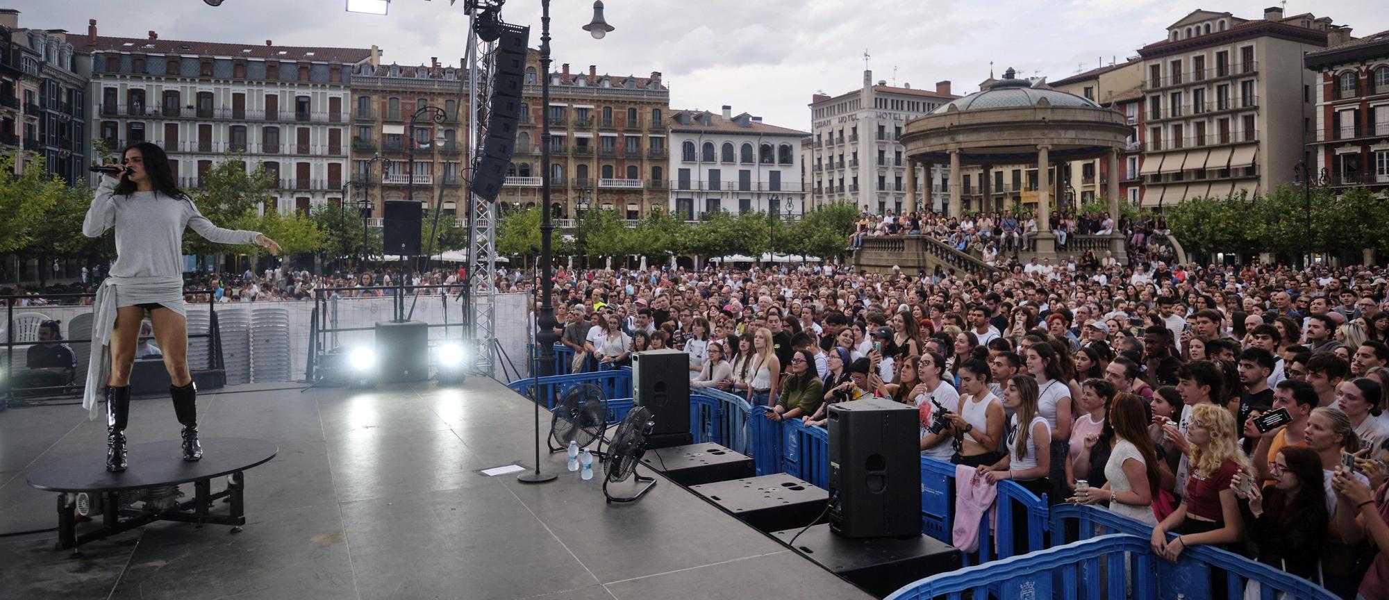 Fotos del concierto de Natalia Lakunza en la plaza del Castillo de Pamplona
