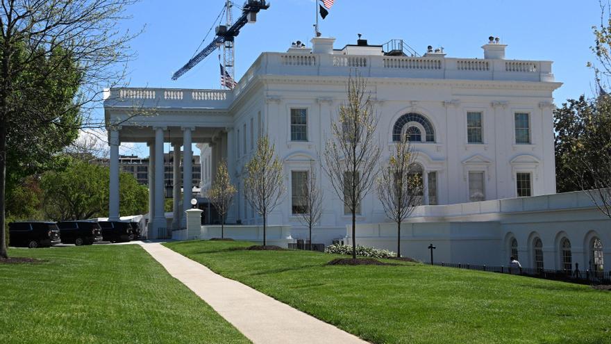 Trump justifica el sobrecoste millonario de su salón de baile por "cambios necesarios" en el diseño