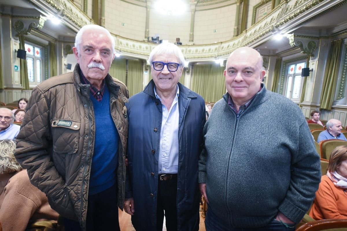 José Miguel Montero y el subdelegado del Gobierno español en Bizkaia, Vicente Reyes, junto al exdiputado jeltzale Emilio Olabarria.
