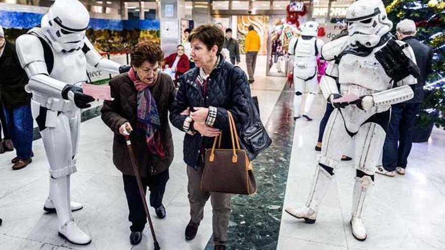 El séptimo episodio de la saga ‘Star Wars’ mueve a miles de fieles en todo el mundo