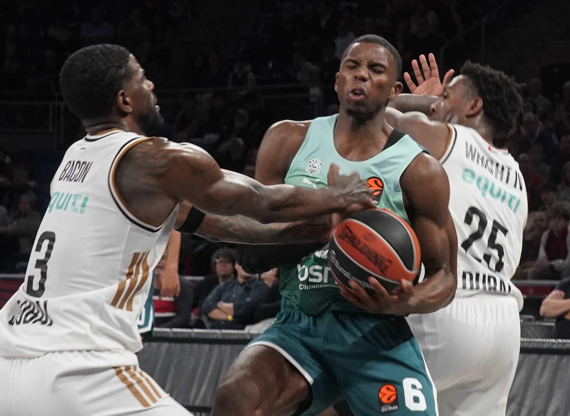 Todas las imágenes del Baskonia - Dubái (92-85)