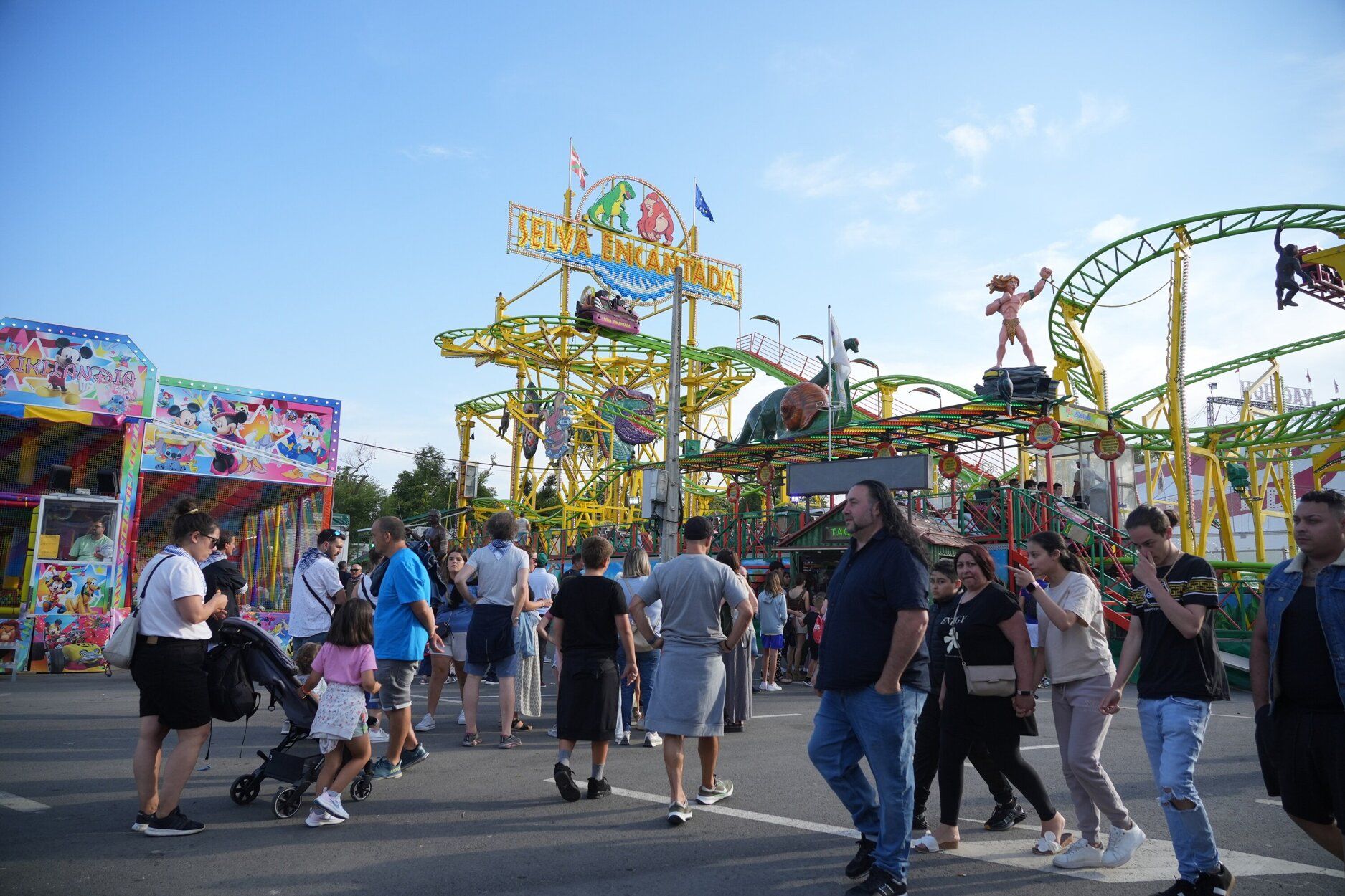 Las atracciones de feria forman parte de las fiestas.