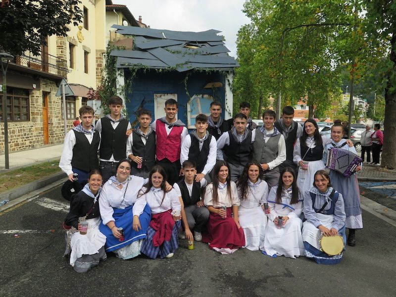 El desfile de la Euskal Jaia de Urretxu, en imágenes