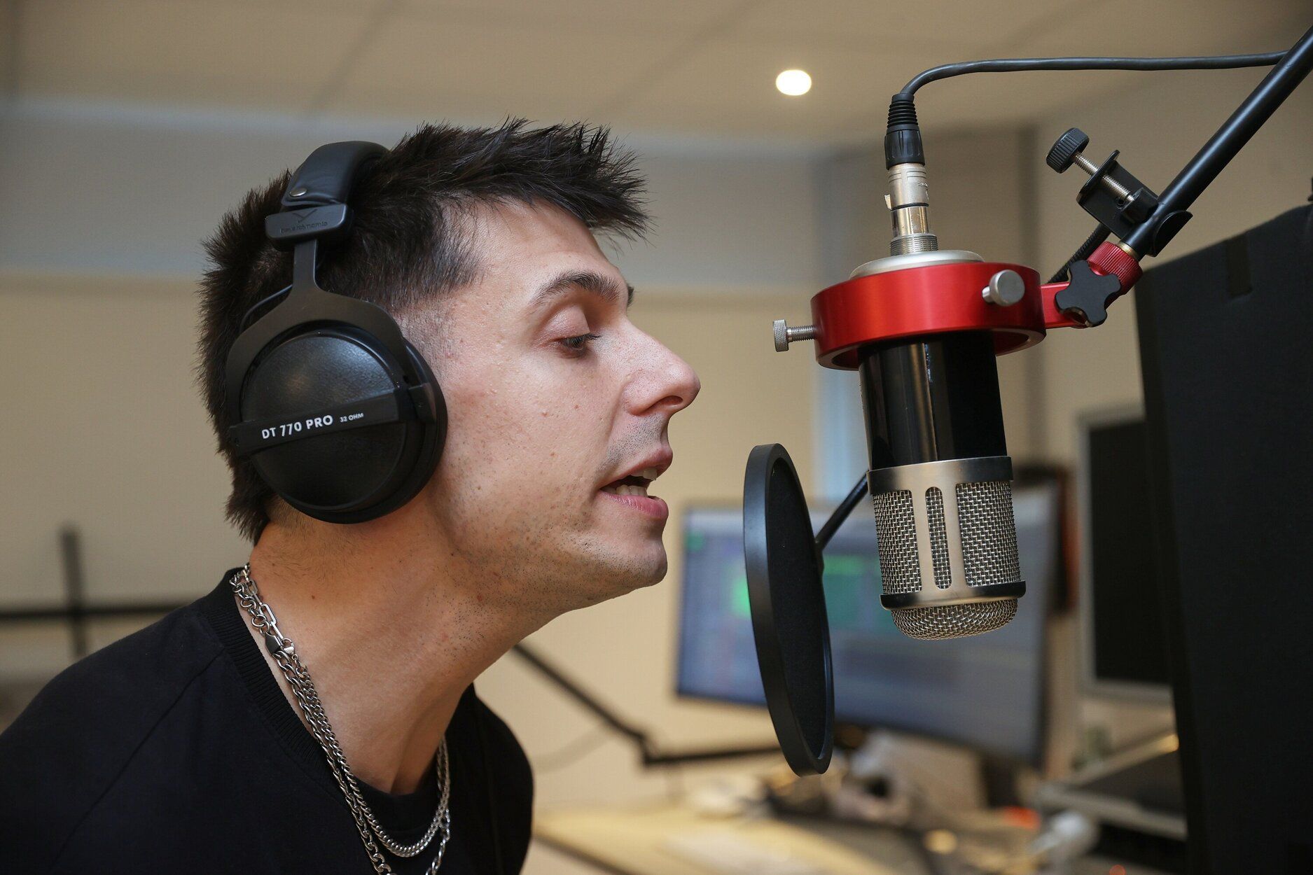 Fotos de la entrevista de DIARIO DE NOTICIAS a Pello Reparaz, de Zetak