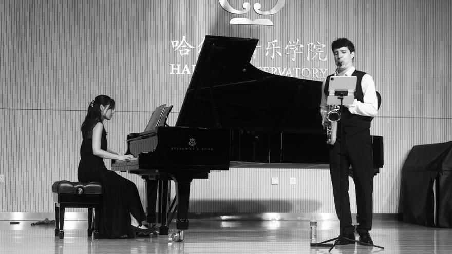 Música clásica en el Cementerio de Bilbao: concierto único con el saxofonista Iñaki Bermúdez y la pianista Yume Takasaki