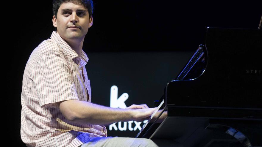 Álvaro Torres: en el club, pero sin barra