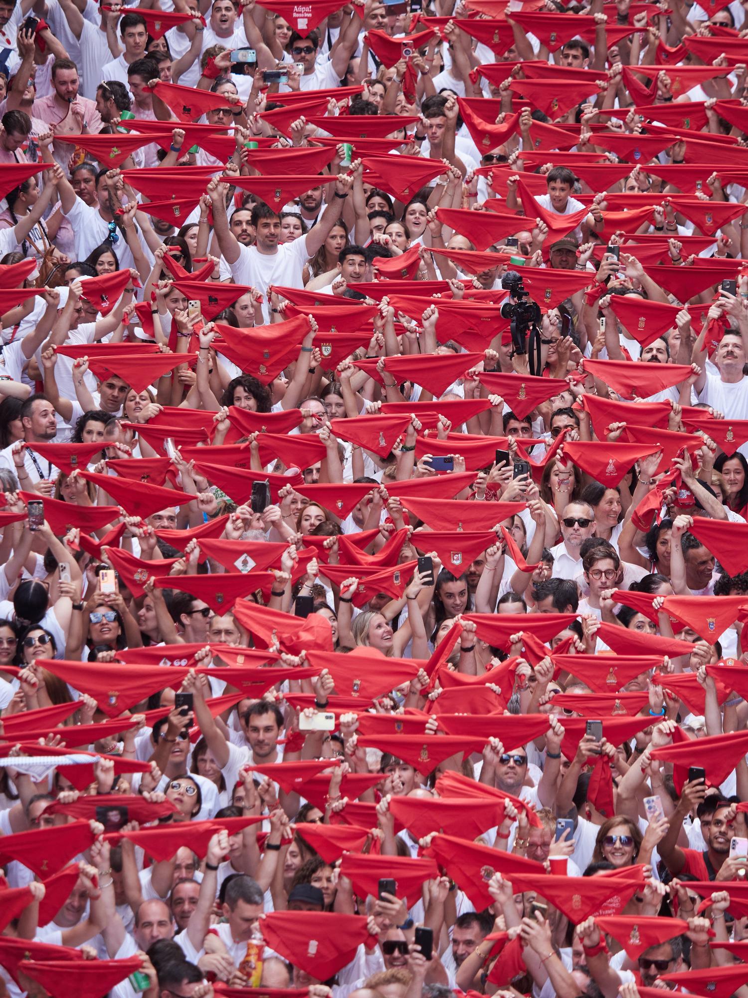 Fotos del  Chupinazo de San Fermín 2025 en Pamplona: ¡La fiesta más internacional se enciende con un grito solidario por Palestina!