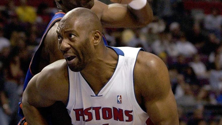 Fallece Elden Campbell, campeón de la NBA con los Pistons