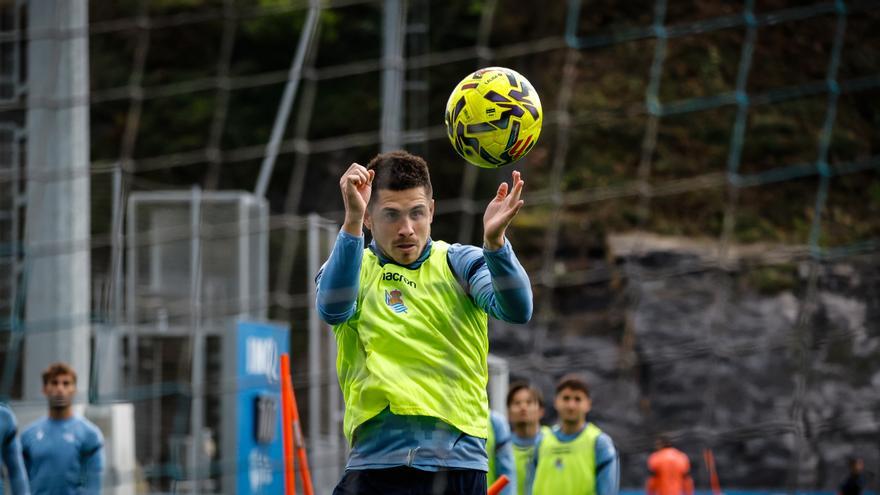 Barrenetxea y Zakharyan son duda para Elche