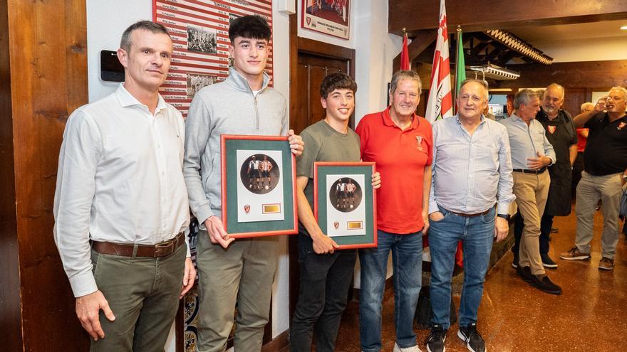 La Peña Juvenil premia a las joyas de Lezama Manex Lozano y Oier Unamuno