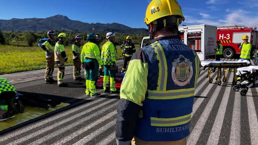 El aeropuerto de Hondarribia simula un accidente aéreo con 23 pasajeros y 4 tripulantes