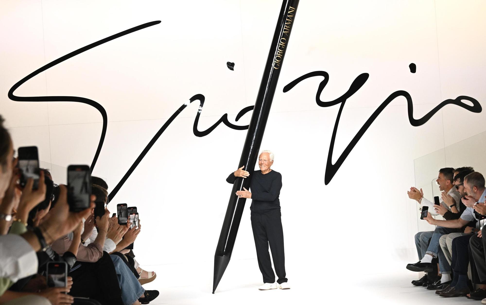 Muere Giorgio Armani, rey y maestro de la sobriedad y la elegancia