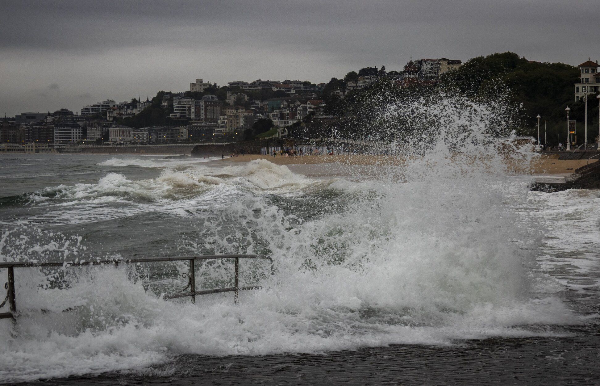 Festival de olas en Donostia