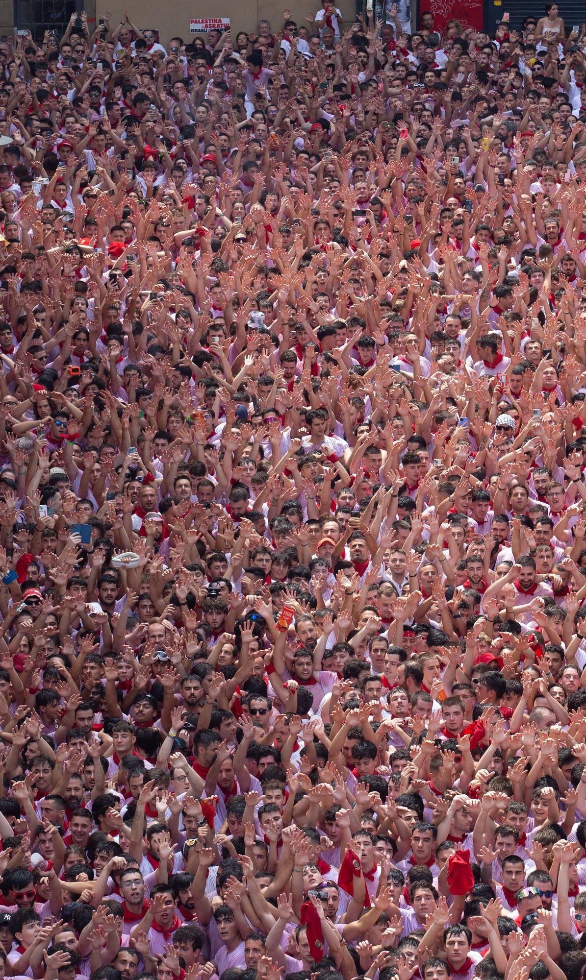 Fotos del  Chupinazo de San Fermín 2025 en Pamplona: ¡La fiesta más internacional se enciende con un grito solidario por Palestina!