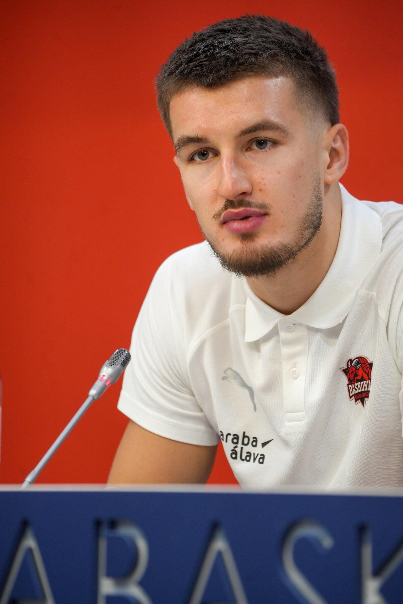 En imágenes: Presentación de Clément Frisch como jugador del Baskonia