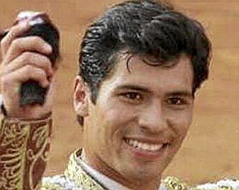AÑO primero (DdP): 6 toros en solitario para su hijo