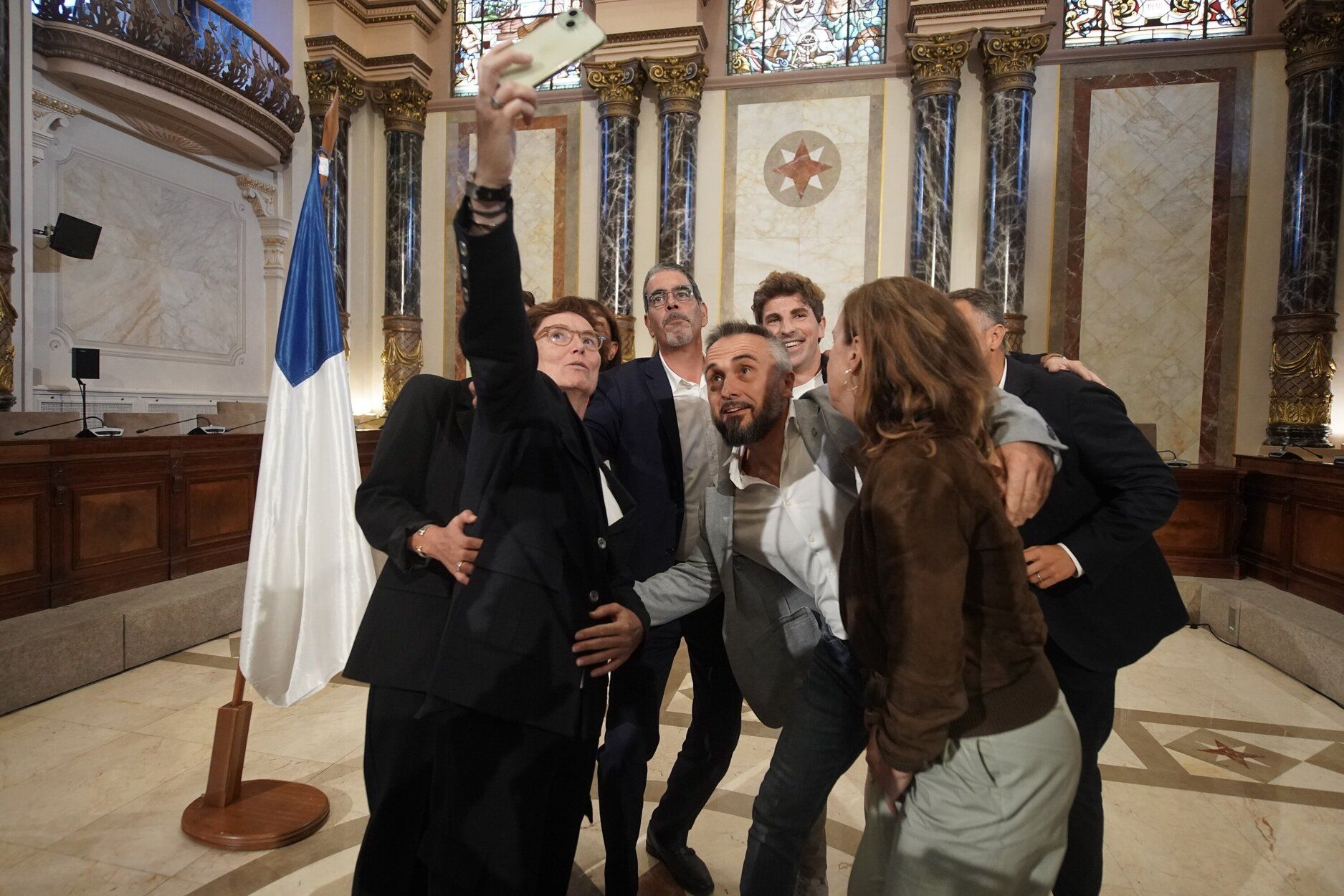 El grupo municipal del PNV se retrata en un 'selfie' tras el anuncio del alcalde, Eneko Goia, en la que ha anunciado su adiós