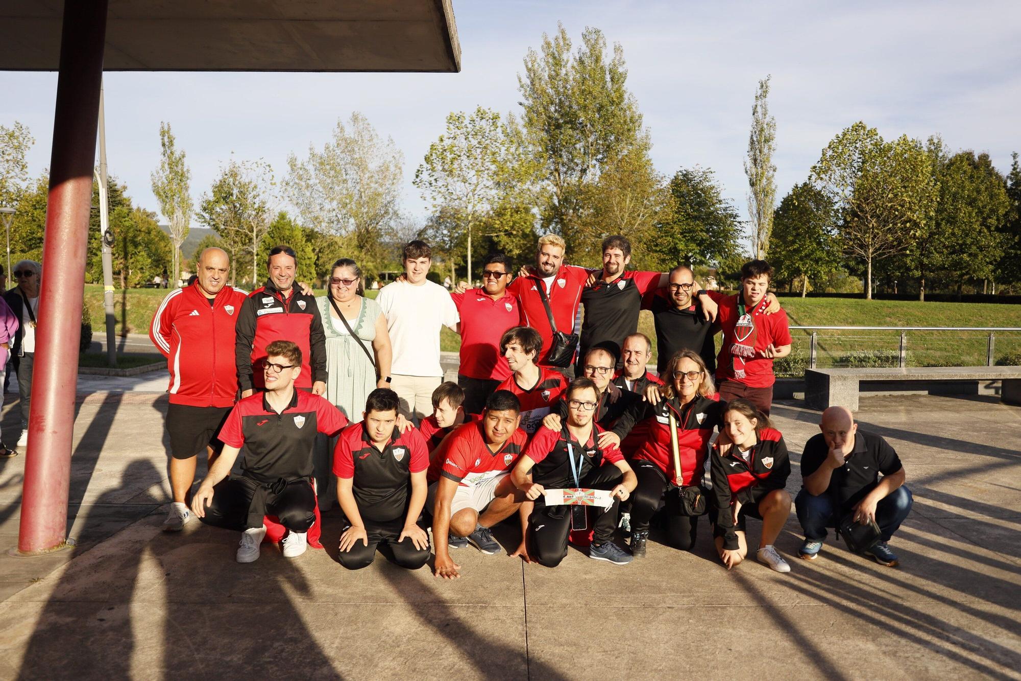 El equipo Astrabuduako FSD, con su entrenador Pedro Cerro a la cabeza, acudió a la cita casi al completo.