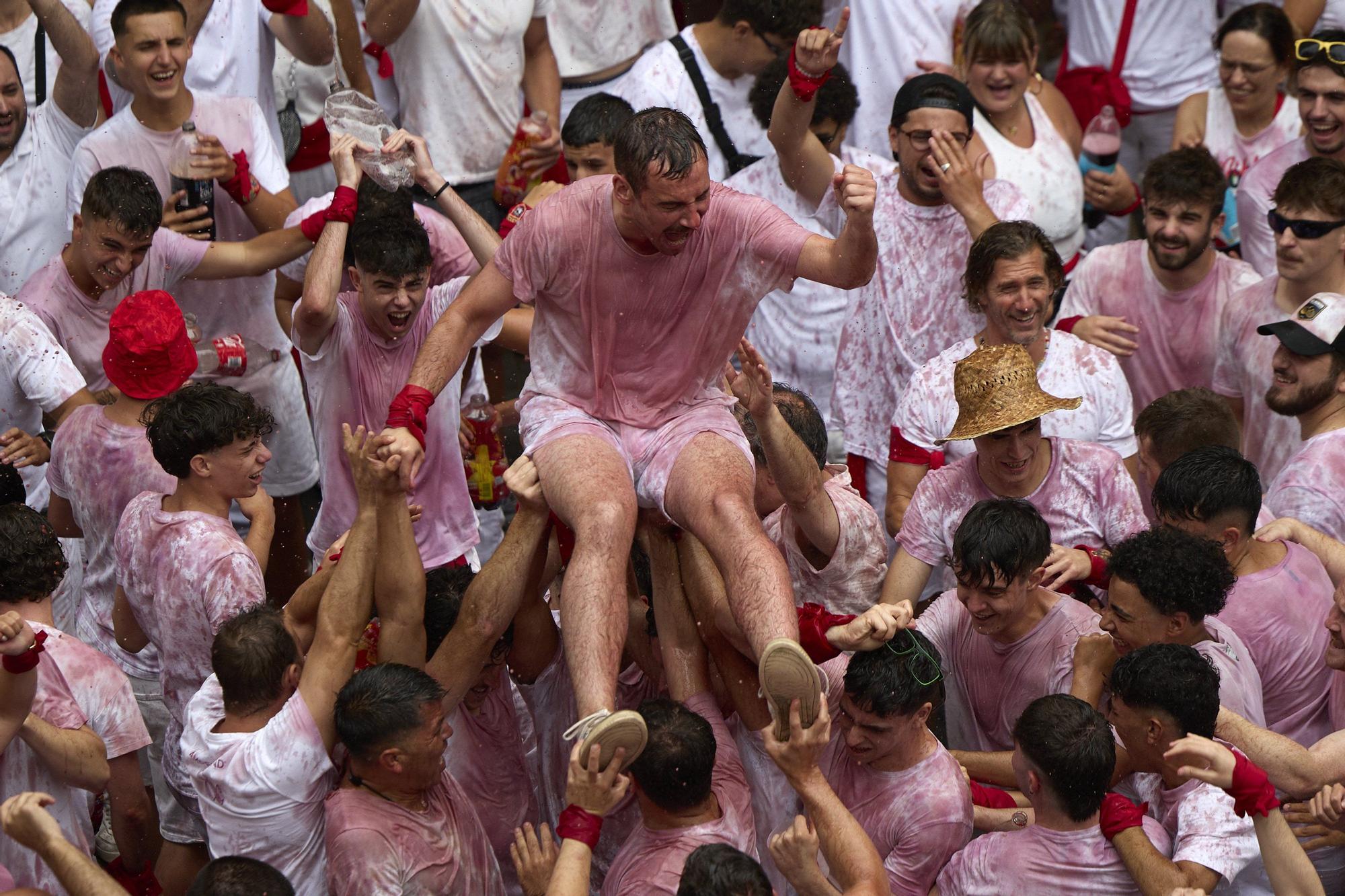 Fotos del  Chupinazo de San Fermín 2025 en Pamplona: ¡La fiesta más internacional se enciende con un grito solidario por Palestina!