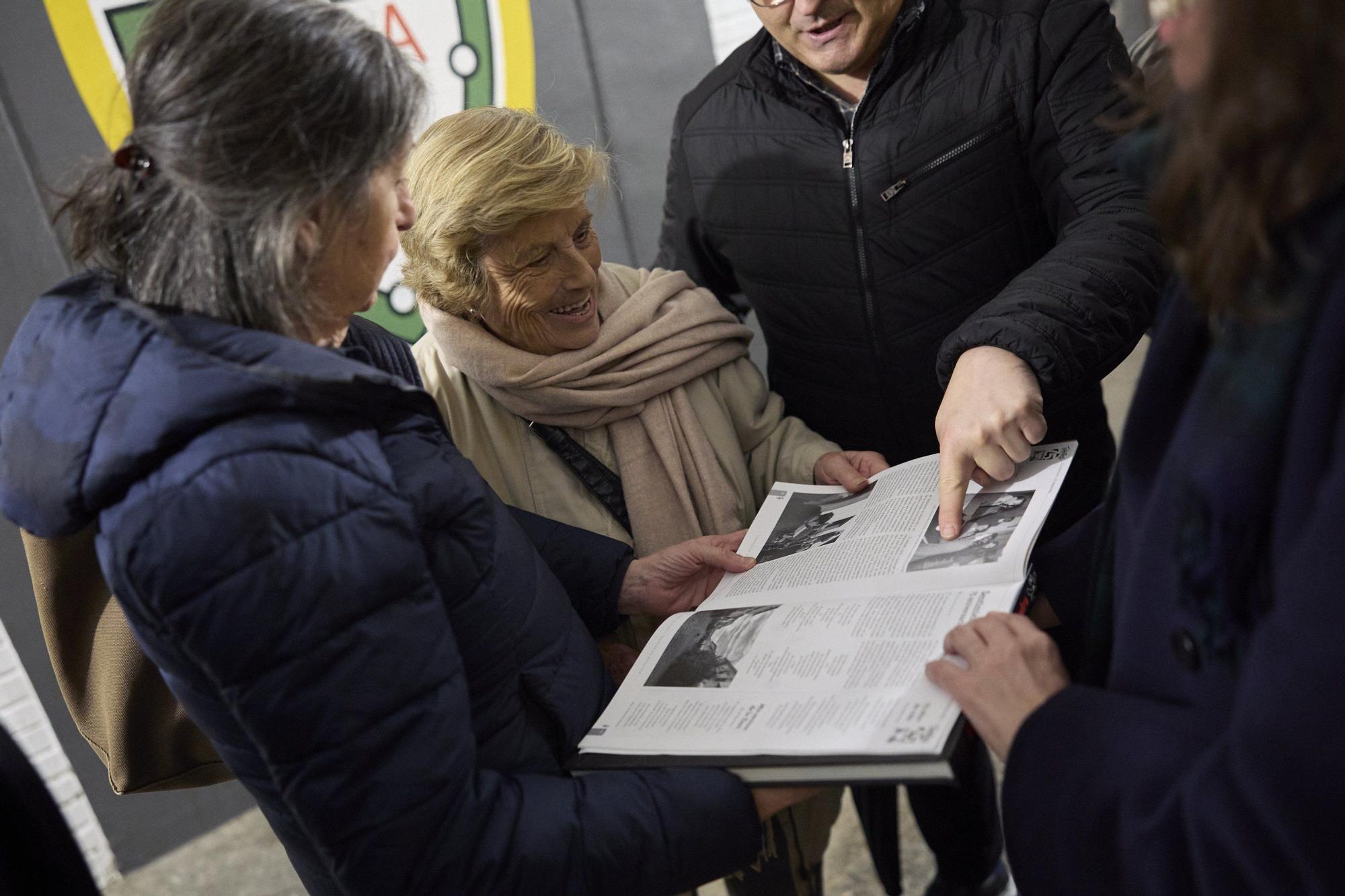 Fotos del reportaje con la familia suiza de Emiliano Iraizoz, de los primeros vecinos de la Txantrea y que leyó ante Franco en diciembre del 52.