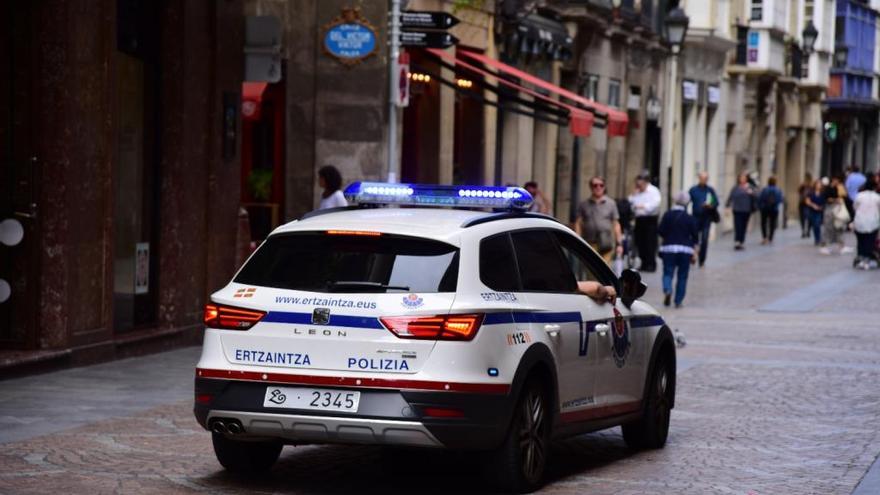 La Ertzaintza ha detenido a dos personas tras el robo en una sucursal bancaria de Bilbao