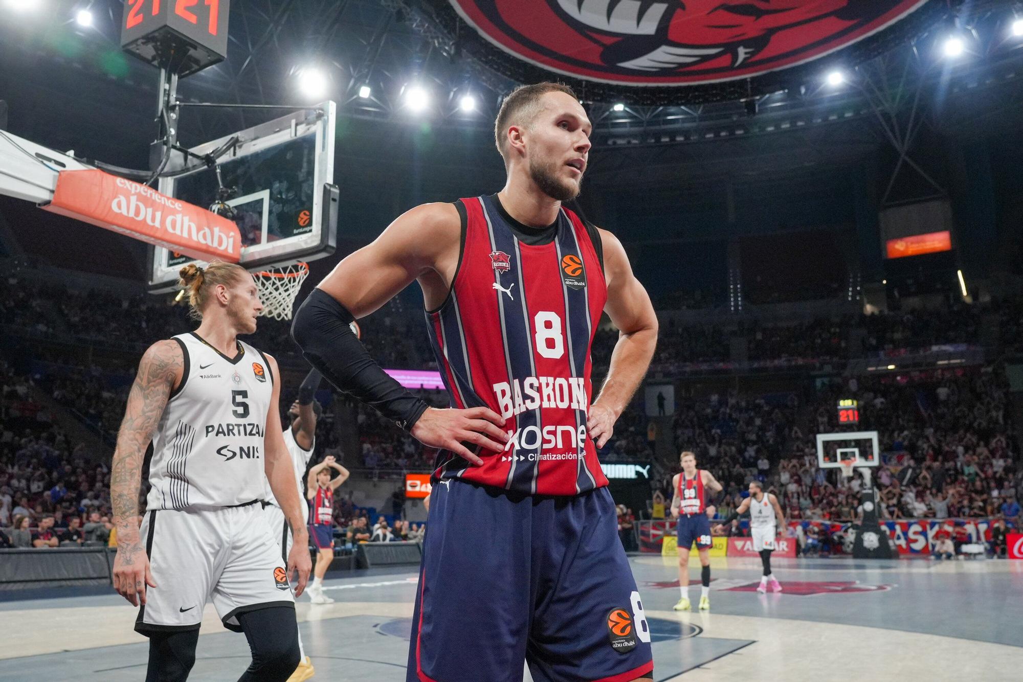 Todas las fotos del Baskonia-Partizan en el Buesa Arena