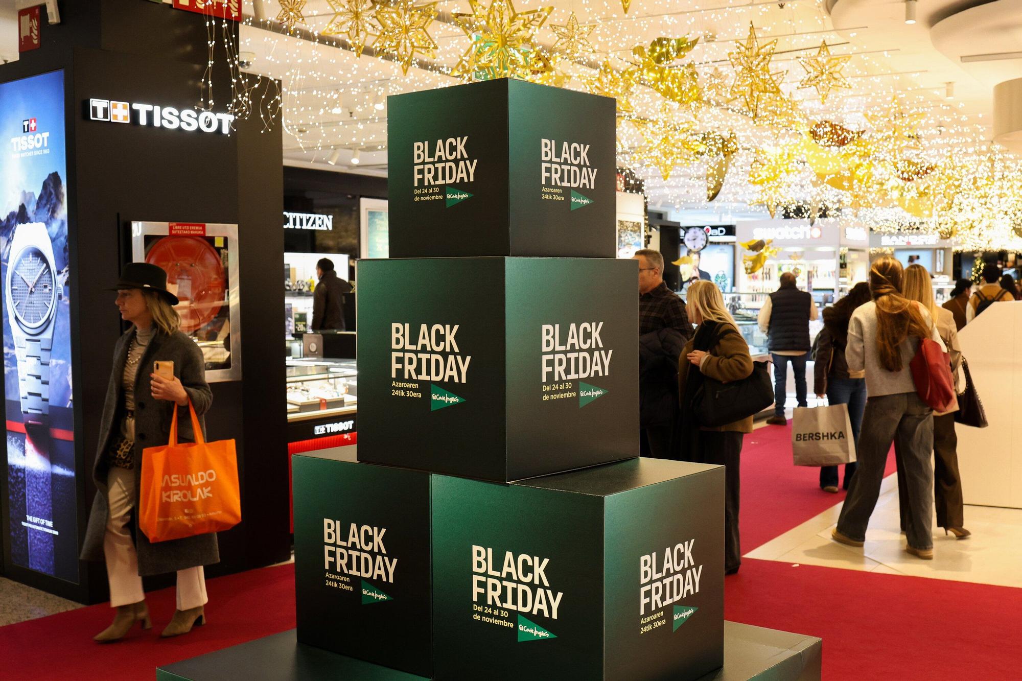 En imágenes: Los bilbainos se echan a la calle por el Black Friday