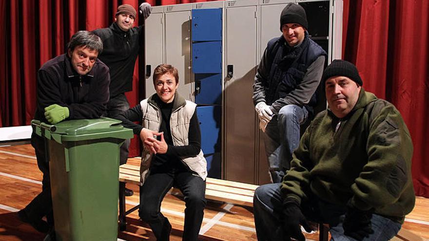 Pedro Izura, Miguel Goikoetxandía, Ana Berrade, David Larrea y Óscar Orzaiz, durante un ensayo.