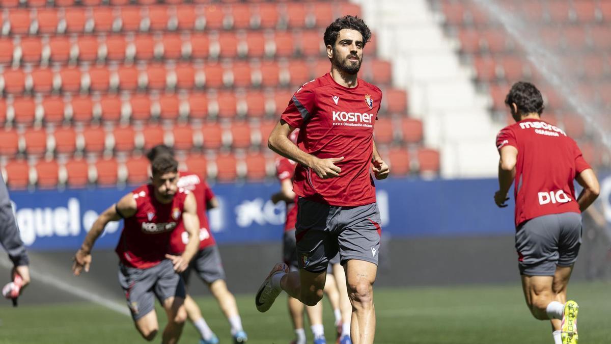 Osasuna se ejercita a puerta cerrada en El Sadar para preparar la final de Getafe