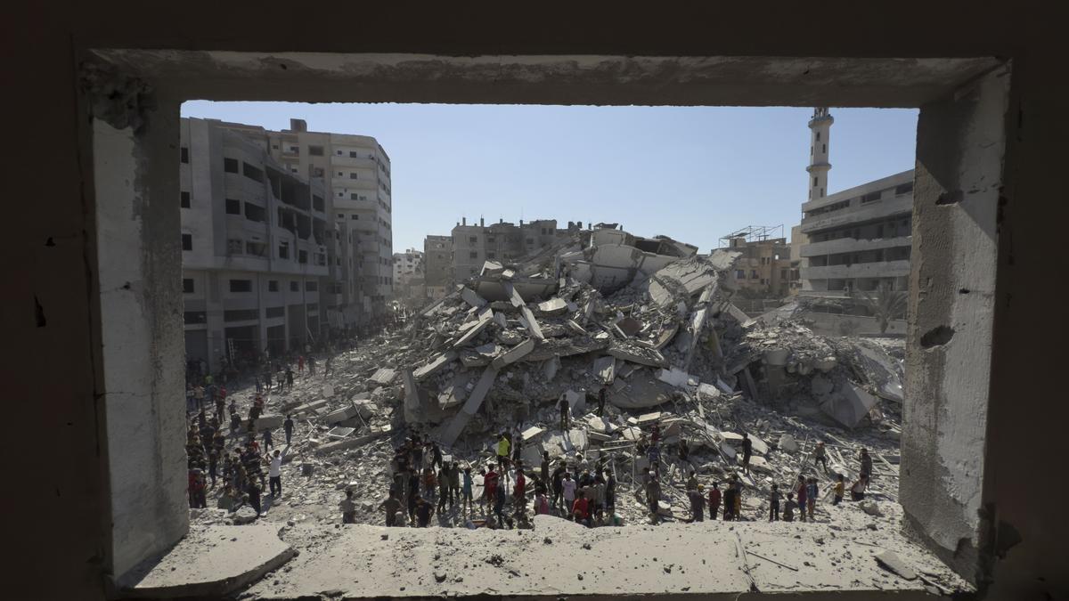 Israel hizo ayer añicos el edificio más alto de Gaza: una torre de 18 plantas y 60 apartamentos.