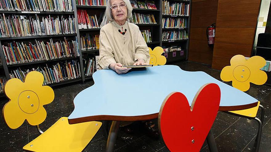 Lolo Rico, en la biblioteca infantil de Civican.
