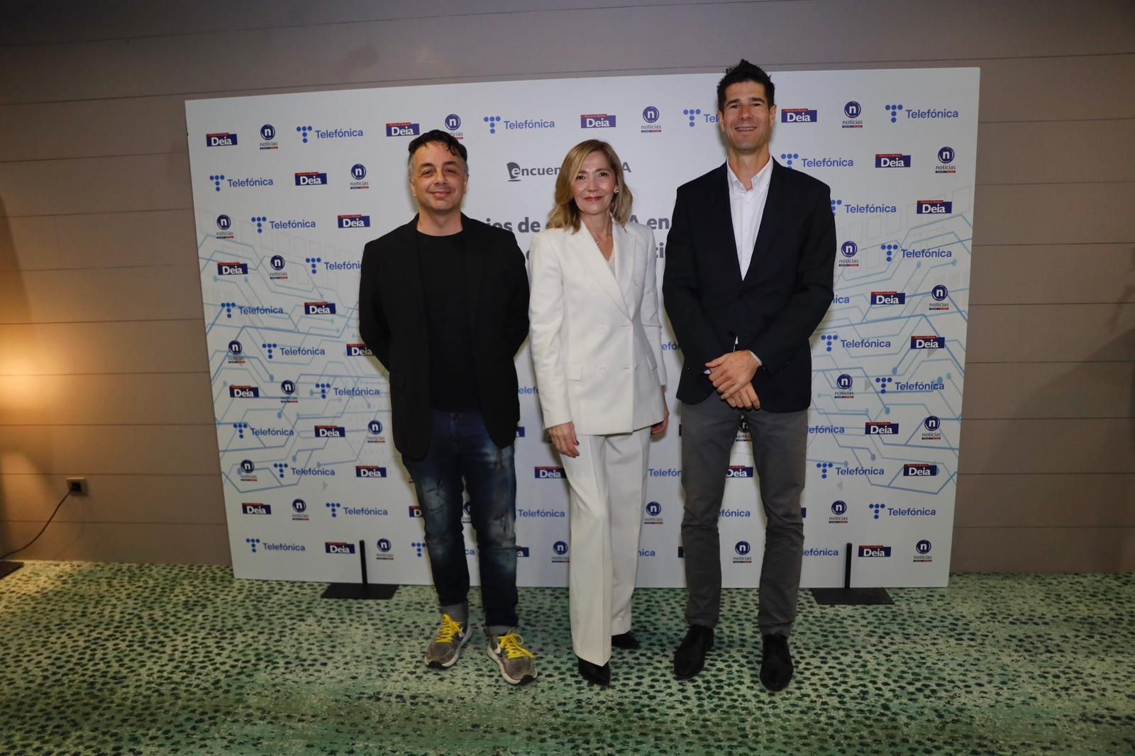 El cofundador de ZYLK, David Olmos; la CEO de AIC y ACICAE-Basque, Inés Anitua; y el director de Telefónica Euskadi, Javier Benito, grandes protagonistas del Encuentro DEIA.