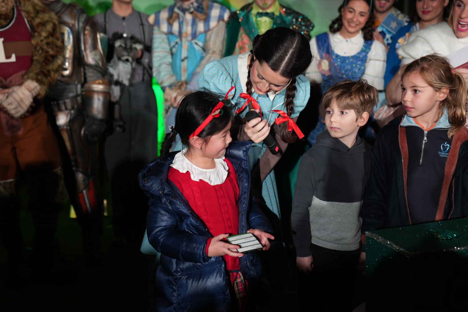 En imágenes: el Palacio Euskalduna se tematiza por Navidad