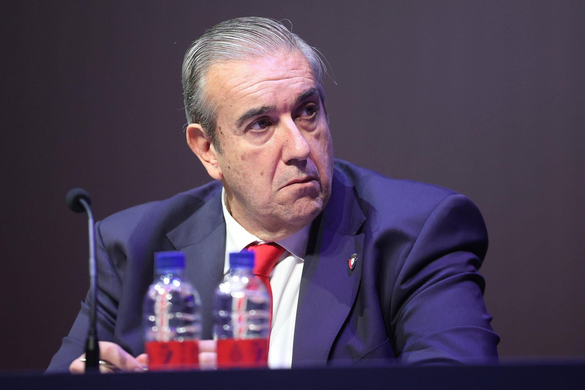 Fotos de la Asamblea de socios de Osasuna en Baluarte