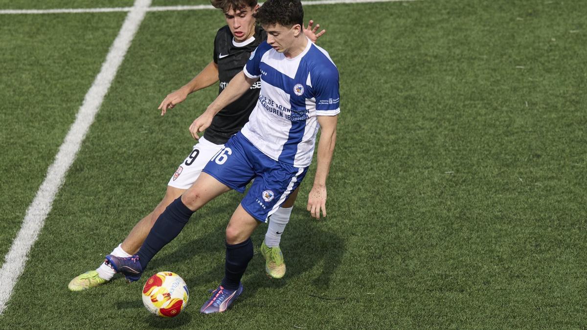 Lance del partido entre Mutilvera y Logroñés.