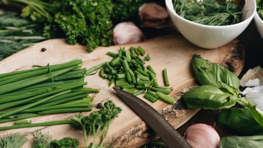 Mantén tus hierbas aromáticas frescas por más tiempo