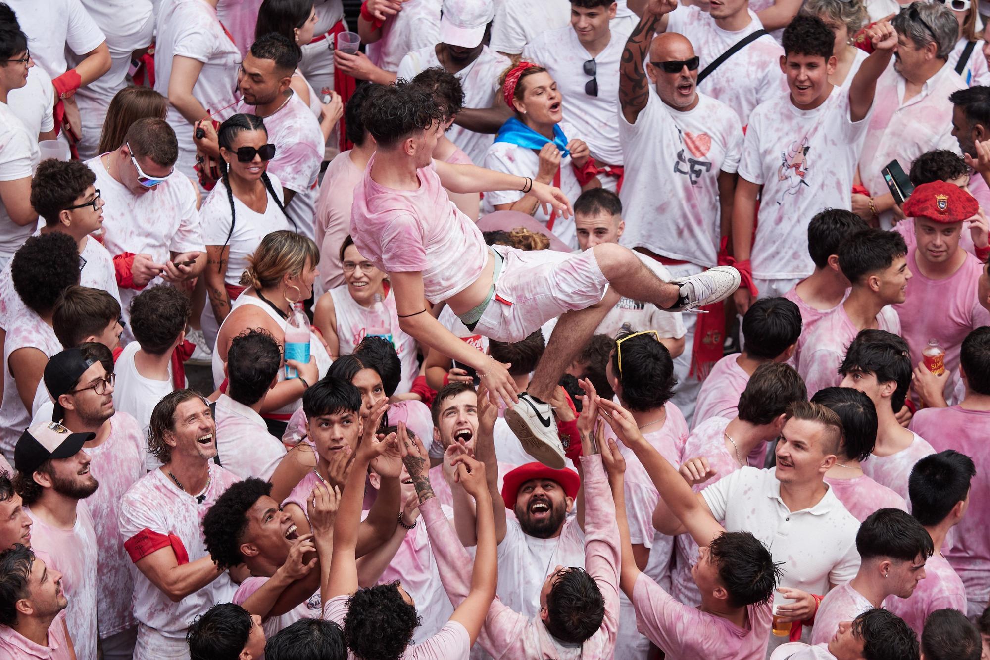 Fotos del  Chupinazo de San Fermín 2025 en Pamplona: ¡La fiesta más internacional se enciende con un grito solidario por Palestina!