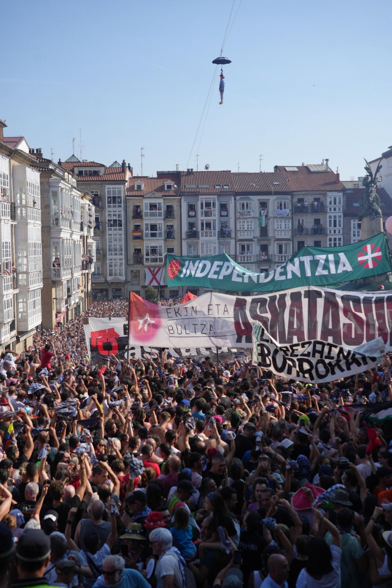 En imágenes: Así ha sido la bajada de Celedón en 2025