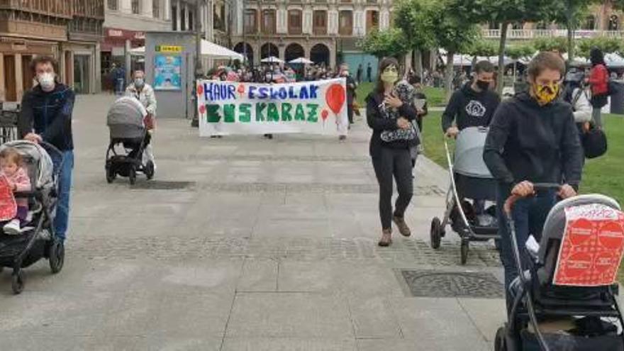 Protesta con los recortes en euskera