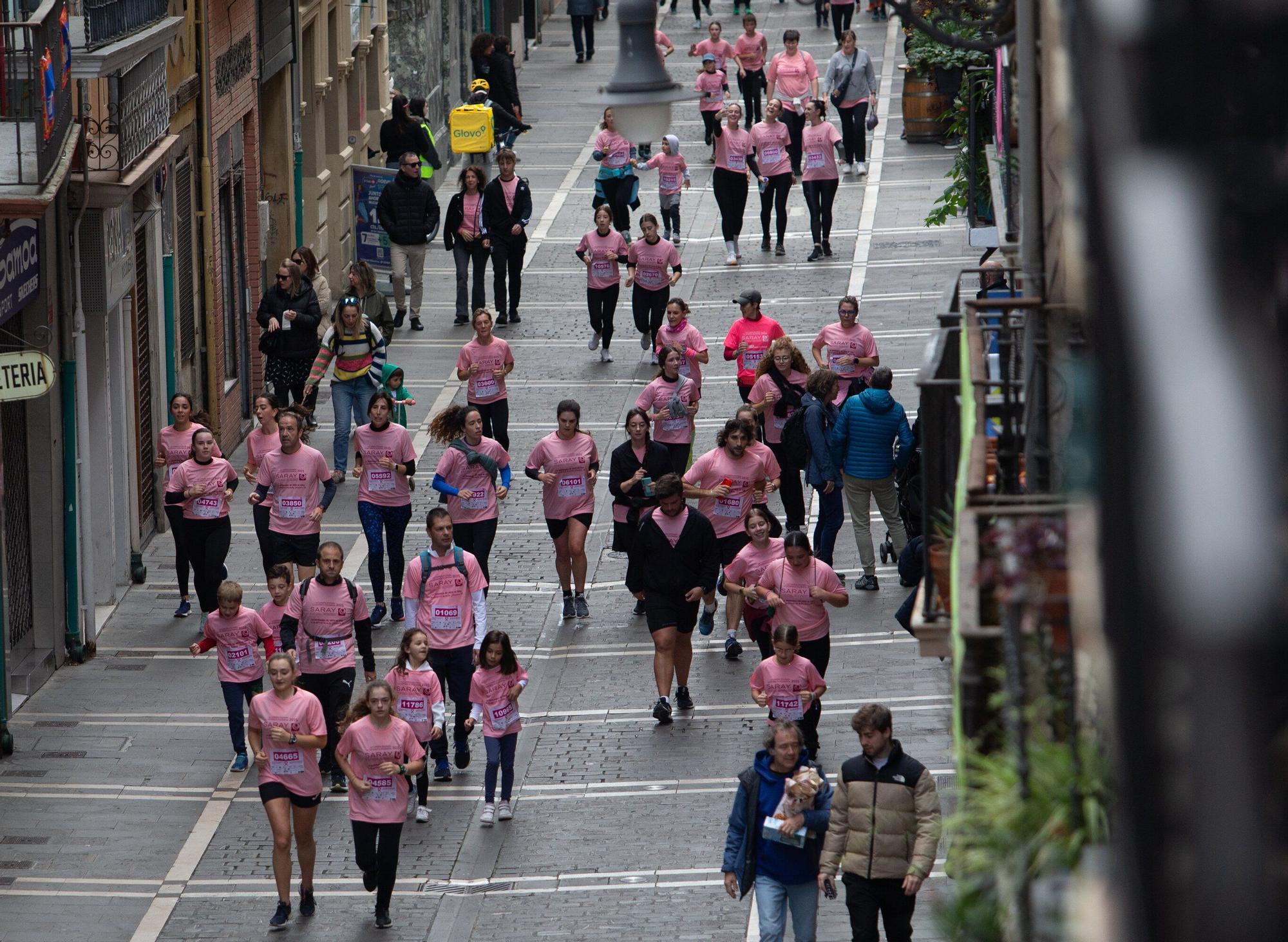 Fotos de la Carrera contra el Cáncer de Mama de Saray en Pamplona 2025